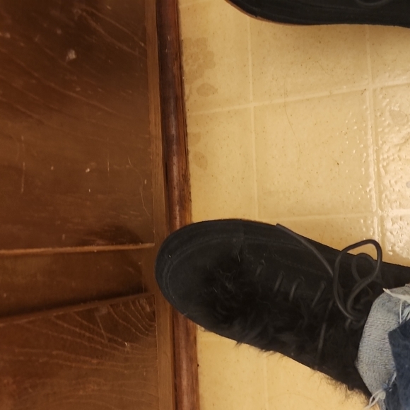 NWOT UGG Blake Fur Accent Sneakers - Picture 2 of 3